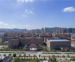 句容市宝华中学